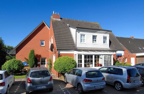 Neuharlingersiel House | Cozy Balcony Room with Ocean View - Hotel Garni Haus Am Meer