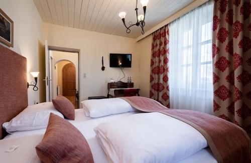 Schwaz House | Discover Comfort at Doppelzimmer - Schloss Mitterhart