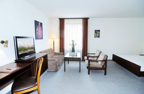 Tuttlingen Apartment | Comfortable Doppelzimmer Standard with Breakfast Included