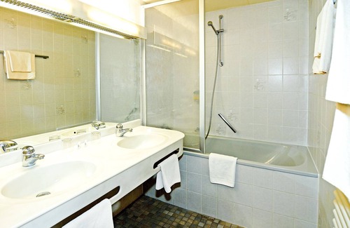 Tuttlingen Apartment | Comfortable Doppelzimmer Standard with Breakfast Included