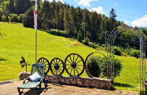 Erpfingen Bed & Breakfast | Comfortable Doppelzimmer Waldblick for Family Getaways