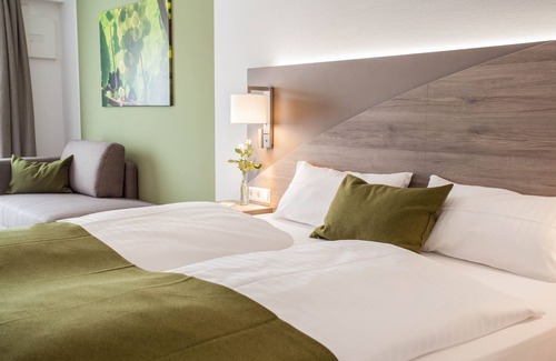 Schwabbach Bed & Breakfast | Doppelzimmer - Wein & Bett Weihbrecht