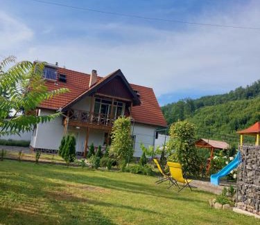 Cartisoara House | Inviting Retreat at Dor de Munte Transfăgarasan: 8.8/10 Rated