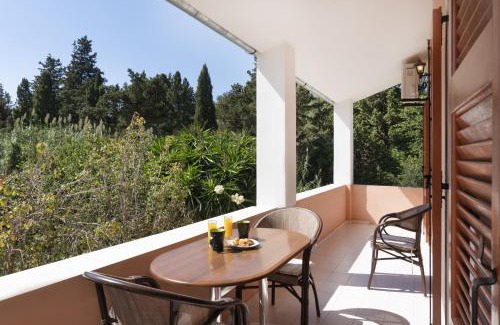 Agios Georgios Pagon Apartment | Family-Friendly Dora Apartment Pagoi - 4 Star Stay