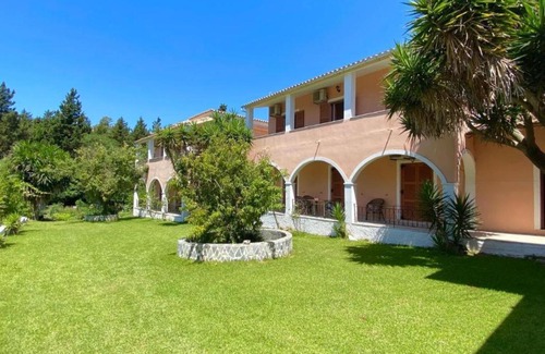 Agios Georgios Pagon Apartment | Family-Friendly Dora Apartment Pagoi - 4 Star Stay