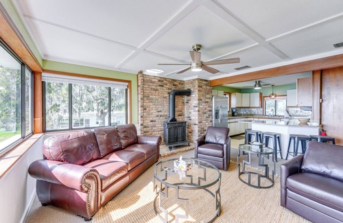 Tavares Apartment | Dora Canal Views & Shared Dock: Apt in Tavares!