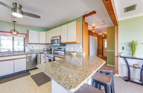 Tavares Apartment | Dora Canal Views & Shared Dock: Apt in Tavares!