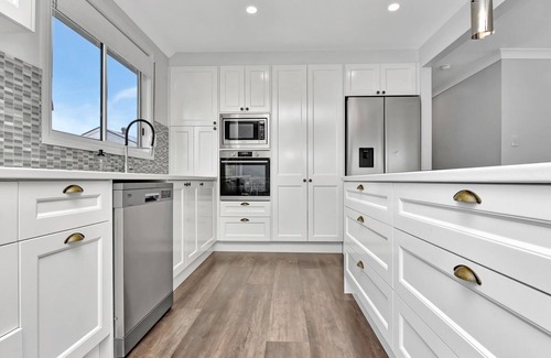 Dora Creek House | Tranquil Dora Creek Waterfront Retreat with Jetty Access