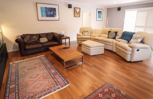 Dora Creek House | Dora Lodge - fishing, bikes and river frontage