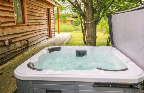 Thorpe On The Hill Cabin | Discover Dorado Lodge: Pet Friendly with Spa & Breakfast