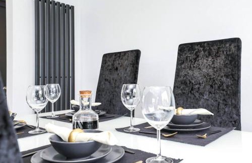 Glasgow House | Pet-Friendly Retreat at Doralan with 9.5/10 Guest Rating
