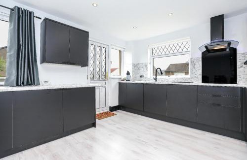 Glasgow House | Pet-Friendly Retreat at Doralan with 9.5/10 Guest Rating