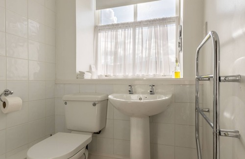 Keswick Bed & Breakfast | Elegant Dorchester House: 4-Star Oceanfront Retreat