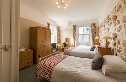 Keswick Bed & Breakfast | Elegant Dorchester House: 4-Star Oceanfront Retreat