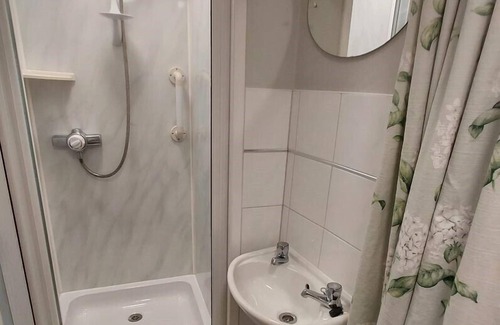 Keswick Bed & Breakfast | Elegant Dorchester House: 4-Star Oceanfront Retreat