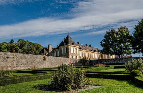 Castelnaud-la-Chapelle House | Elegant Dordogne Chateau with Pool and Scenic Views