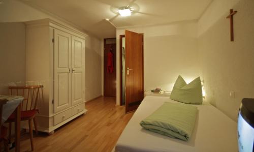 Mellau House | Discover Dorfgasthof Adler: Family-Friendly Retreat with Hot Tub