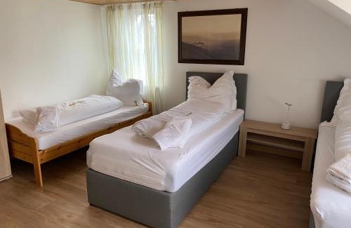 Niederschelden Apartment | Exceptional Dorfschenke: Family-Friendly Stay with Top Ratings
