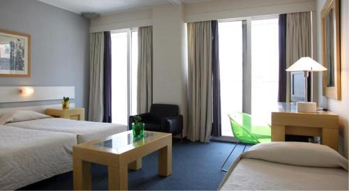 Psirri Hotel | Discover Dorian Inn: Family-Friendly with Pool & Dining