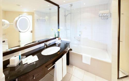 Deutz Hotel | Discover Dorint An der Messe Köln: 4-Star Comfort Awaits
