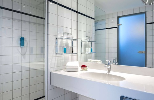 Innenstadt Hotel | Relaxing Stay at Dorint Kongresshotel Düsseldorf/Neuss