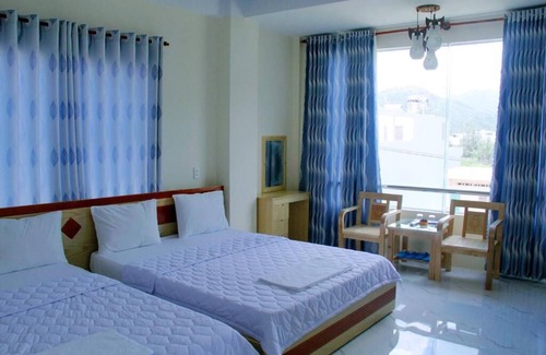 Quy Nhon Hotel | Cozy Dorm Room for 5 at Yen Vy 32 Hotel with Spa & Breakfast
