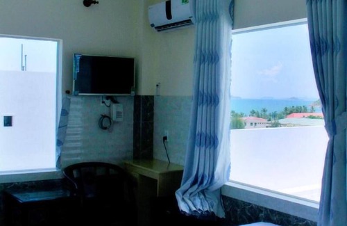 Quy Nhon Hotel | Cozy Dorm Room for 5 at Yen Vy 32 Hotel with Spa & Breakfast