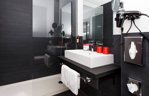 Lebenstedt Hotel | Discover DORMERO Hotel Salzgitter: Spa & Breakfast Included