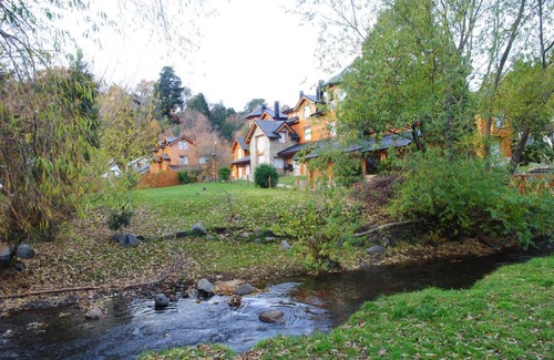 San Martin de los Andes Hotel | Unwind at Dormi del Pellin with Oceanfront Views & Pool
