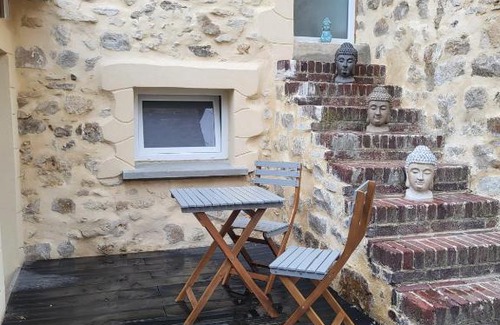 Chezy-en-Orxois Hotel | Experience an Ancient Pigeon Loft with Hot Tub Comfort