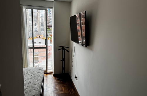 Macrodistrito Sur House | Cozy Room with Private Bath in Vibrant Calacoto