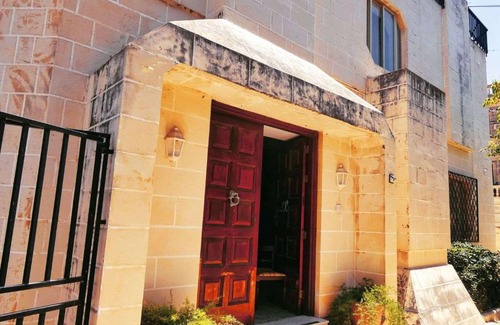 Ta' Xbiex House | Family-Friendly Stay at Dornik 2 with Pool Access