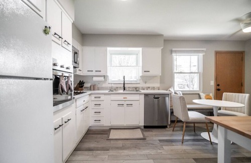 Columbus House | Pet-Friendly Dorothy Den: Boho Home with Breakfast & Garage