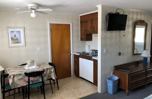 Dennis Port Hotel | Explore Doryman Motel: Family-Friendly with Pool & Spa
