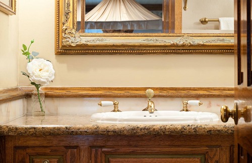 West Newport Bed & Breakfast | Experience Dorymans Oceanfront Inn: Top-Rated & Family-Friendly