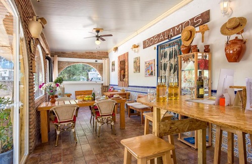 Alora Bed & Breakfast | Discover Dos Alamos B&B: Poolside Oceanfront Retreat