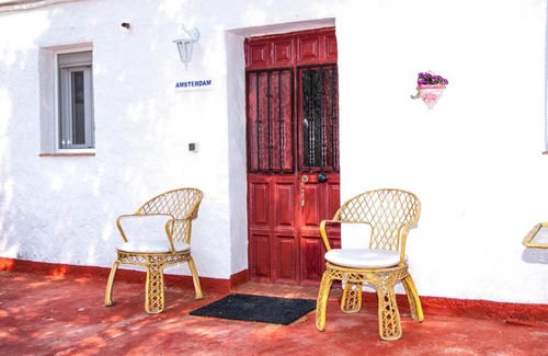 Alora Bed & Breakfast | Discover Dos Alamos B&B: Poolside Oceanfront Retreat