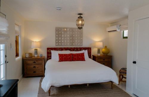 Downtown Santa Fe House | Inviting Dos Hermanas Casita 1: Downtown Cozy Studio
