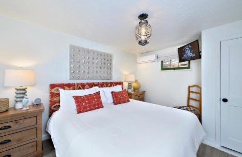 Downtown Santa Fe House | Inviting Dos Hermanas Casita 1: Downtown Cozy Studio