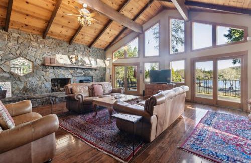 Groveland House | Discover Dos Pinos Lakefront Cabin with Game Room & Pool