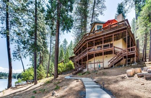 Groveland House | Discover Dos Pinos Lakefront Cabin with Game Room & Pool