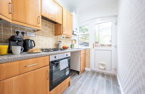 Newport House | Family-Friendly Stay at Dos Road by Tŷ SA with Breakfast