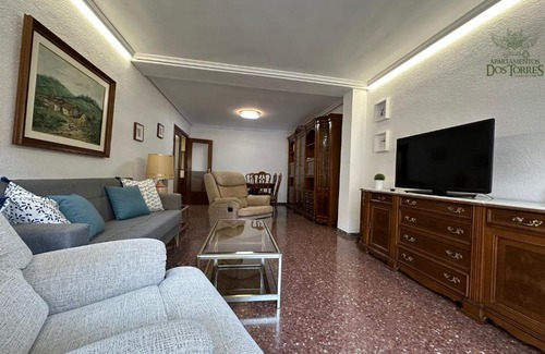 El Gancho Apartment | Dos Torres Alfajería: Pet-Friendly Stay with Free Parking