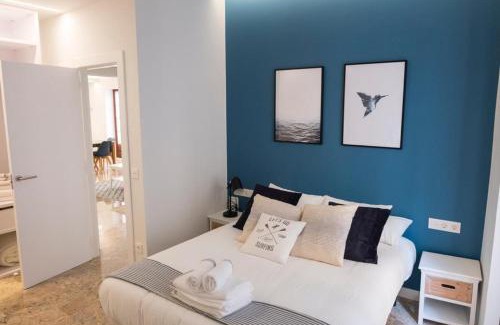 Zaragoza Old Town Apartment | Exclusive Dos Torres on Calle Alfonso I - 4-Star Family Retreat
