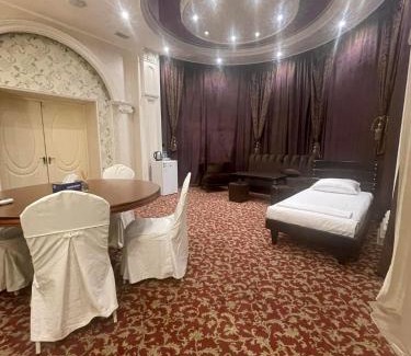 Parakar Hotel | Stay at Dostoevsky Hotel: Top-Rated with Pet-Friendly Dining