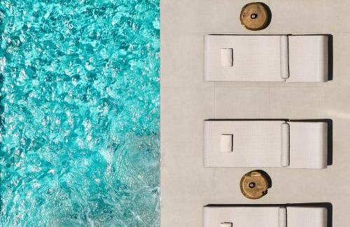 Milos Apartment | Experience Dot Milos: 4-Star Oceanfront Getaway