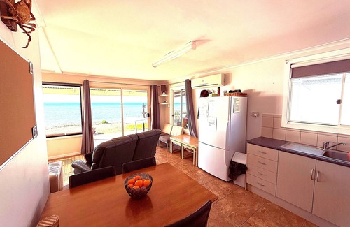 Carribie House | Beachfront Bliss at Dot n Pats - Top Rated 9.8/10!