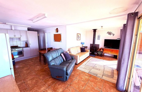 Carribie House | Beachfront Bliss at Dot n Pats - Top Rated 9.8/10!
