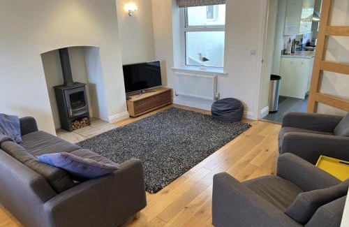 Instow House | Discover Dot's Cottage: Family-Friendly Retreat, 10/10 Rating