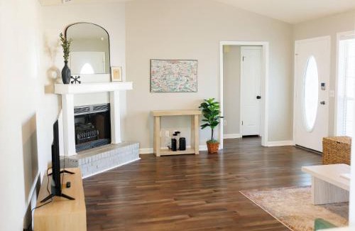 Dothan House | Dothan Westside Retreat – Cozy & Pet-Friendly